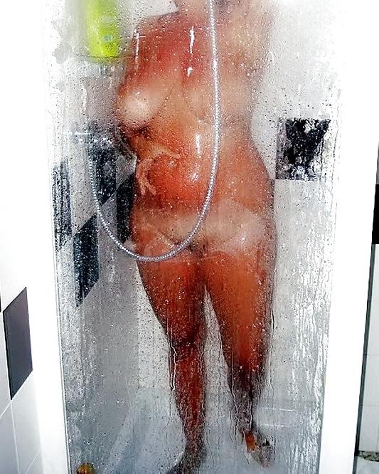 18P JUGGS in the shower