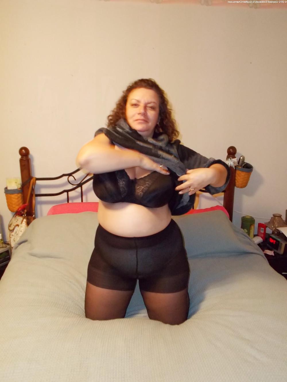 9P Mom in tights wants cock for xmas can you help ?