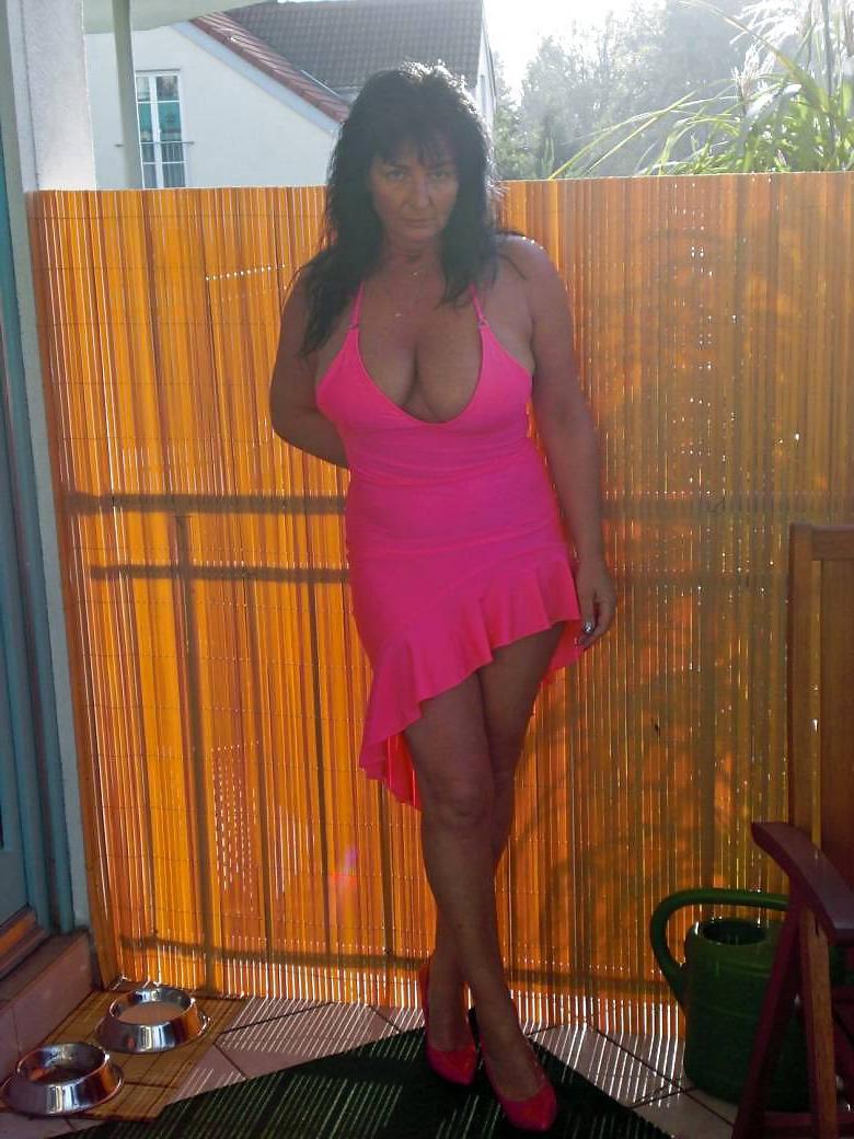14P Very sexy mom 