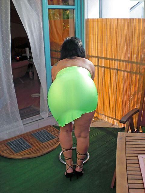 14P Very sexy mom 