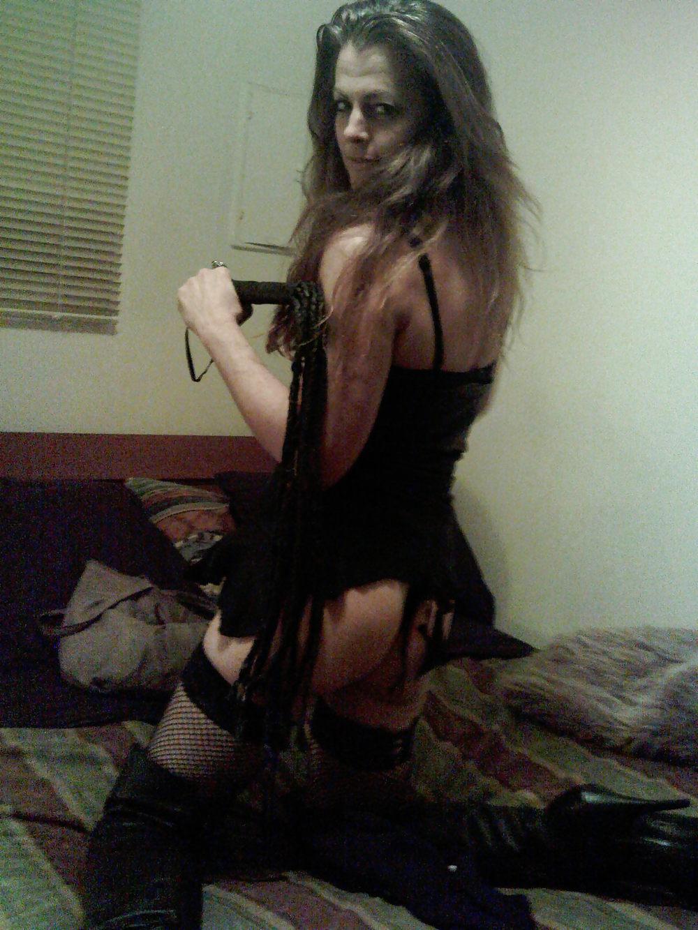 14P Hot babe plays nasty