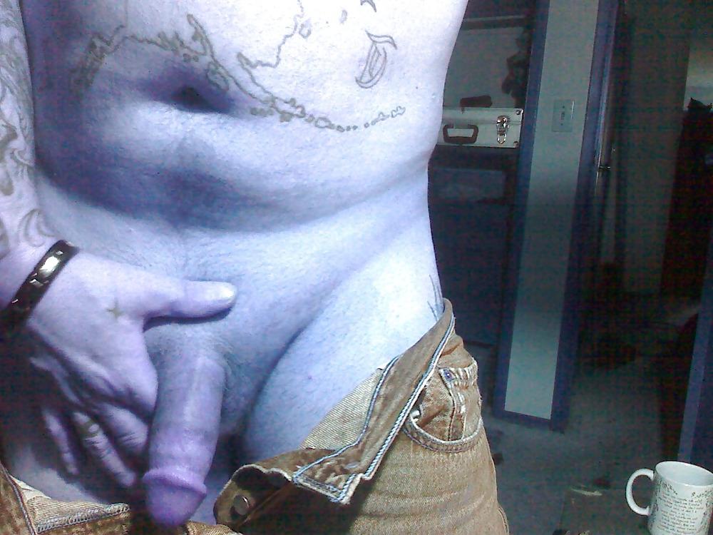 14P Hot babe plays nasty