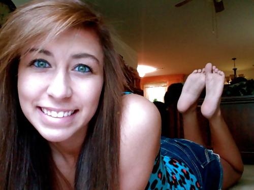 9P Sexy Teen's Feet 2