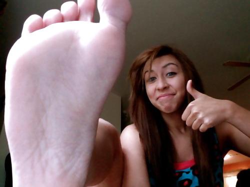 9P Sexy Teen's Feet 2