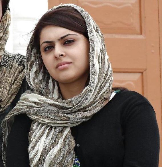 25P Hot and Sexy Indian, Desi, NRI, Punjabi Whore Slut Bitch!!