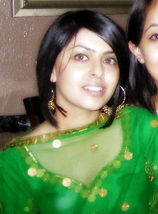 25P Hot and Sexy Indian, Desi, NRI, Punjabi Whore Slut Bitch!!