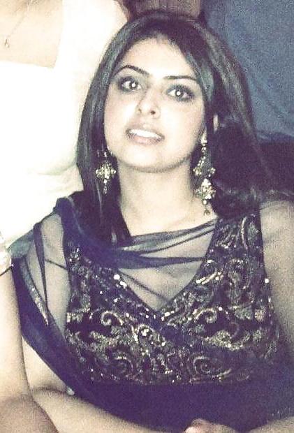 25P Hot and Sexy Indian, Desi, NRI, Punjabi Whore Slut Bitch!!