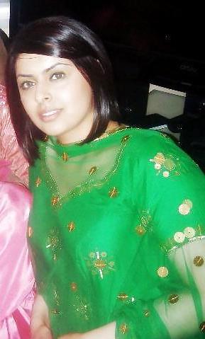 25P Hot and Sexy Indian, Desi, NRI, Punjabi Whore Slut Bitch!!