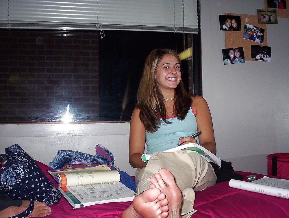 12P Amateur Female Soles 06