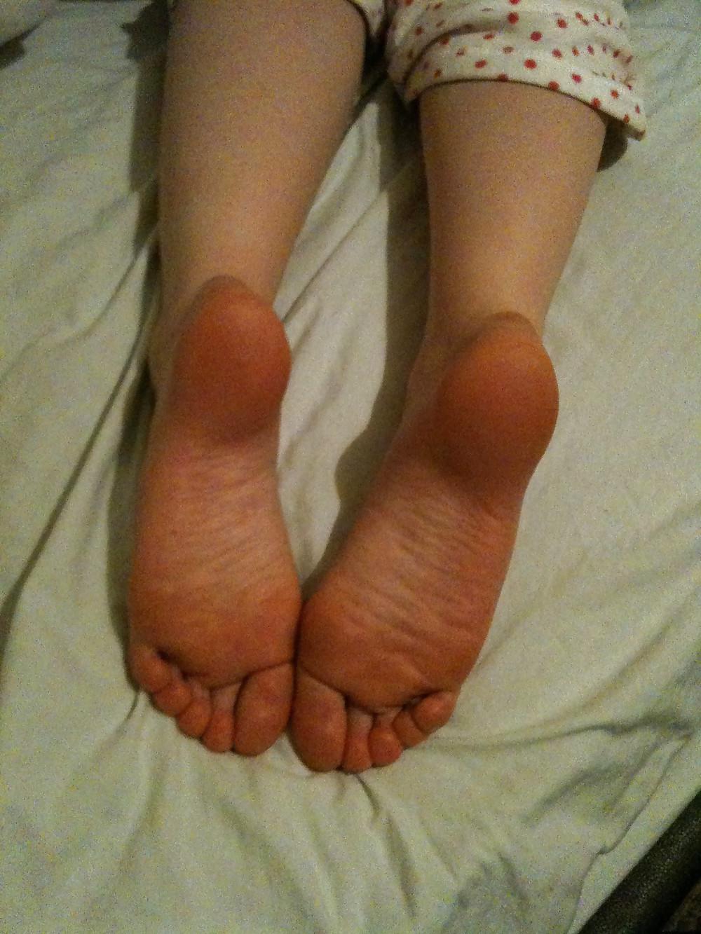 25P Amateur Female Soles 10