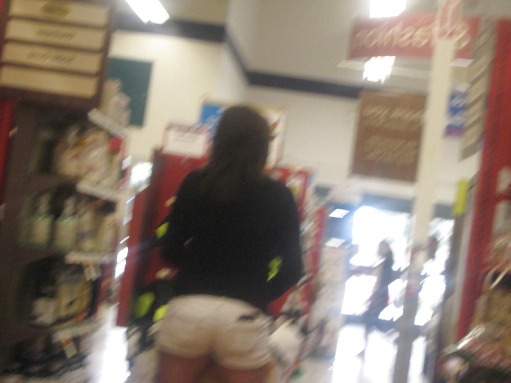 25P UPSKIRT PICS---got you bitch!!