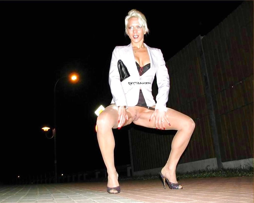 11P Wife Showing Her Pussy In Public