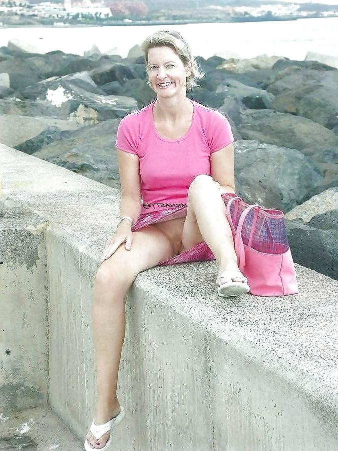 11P Wife Showing Her Pussy In Public