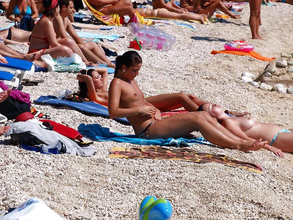 25P Topless sluts!  