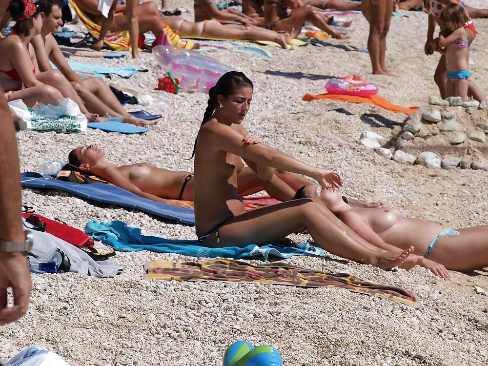 25P Topless sluts!  