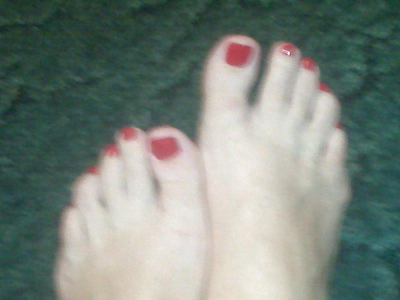 25P Comment on my girls sexy feet & toes