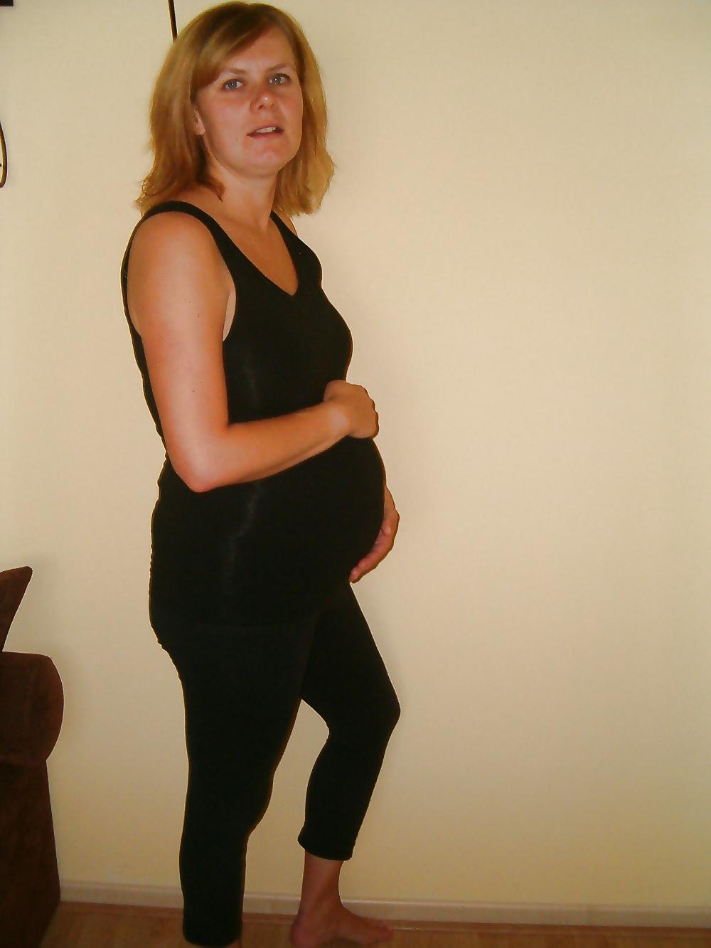 10P Pregnant mature bitch. How would you fuck her?
