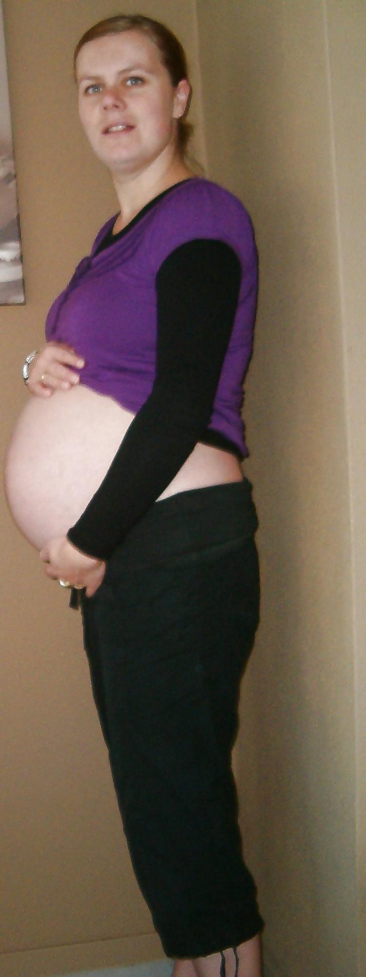 10P Pregnant mature bitch. How would you fuck her?