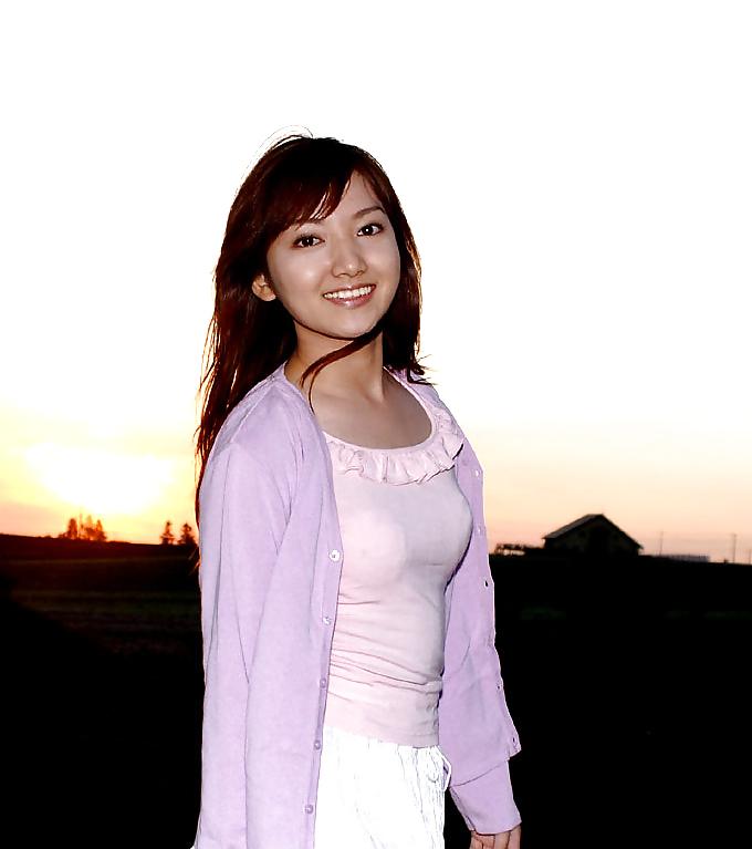 25P Japanese girl nude in public