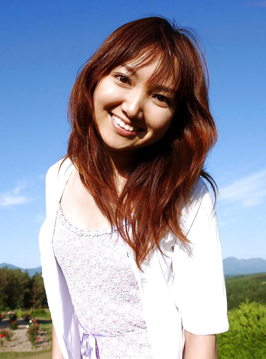 25P Japanese girl nude in public