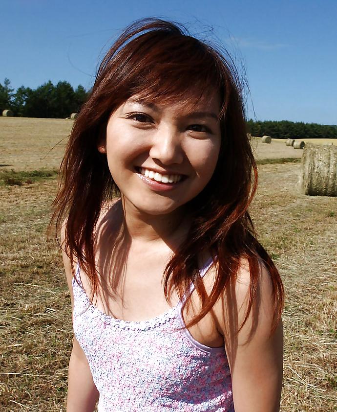 25P Japanese girl nude in public