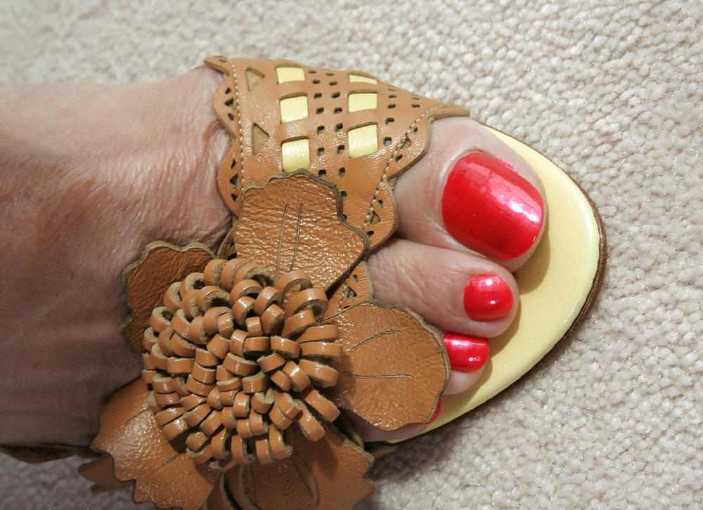 25P Sophia 22 milf feet