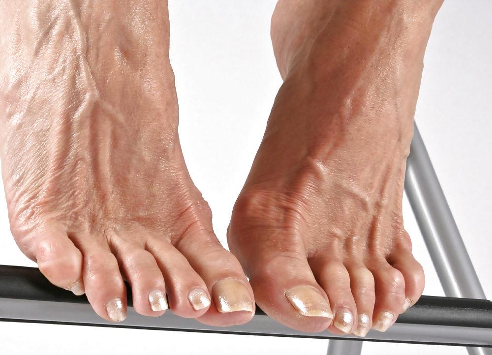 25P Sophia 22 milf feet