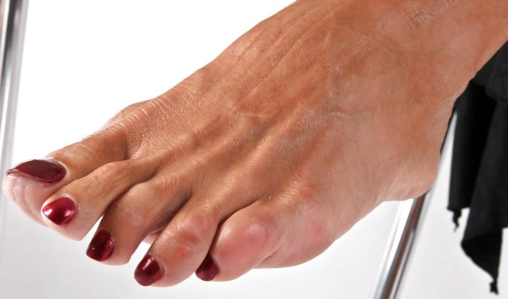 25P Sophia 22 milf feet