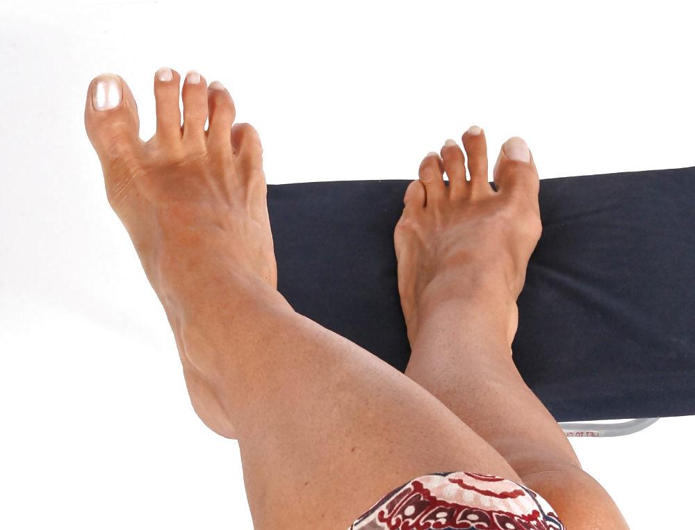 25P Sophia 22 milf feet
