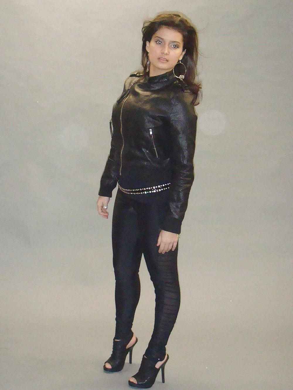 25P Feet, soles and high heels