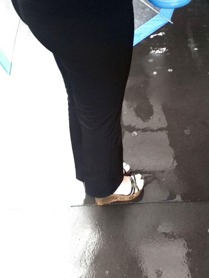 25P Feet, soles and high heels