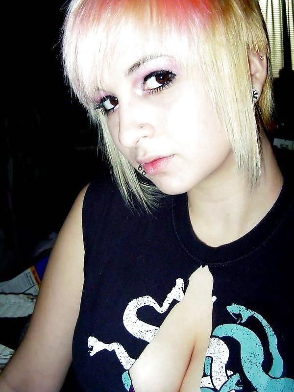 25P Busty & Cute EMo Babe