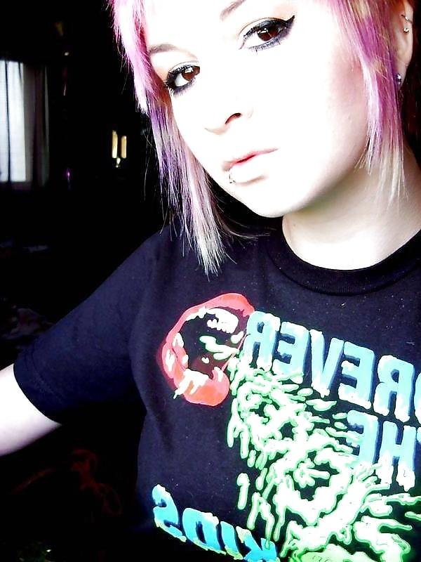 25P Busty & Cute EMo Babe