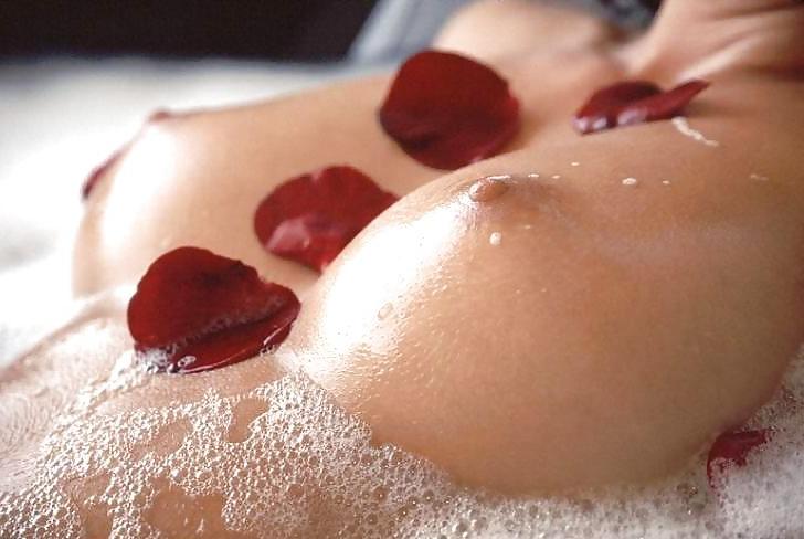 25P Stunning female breast 