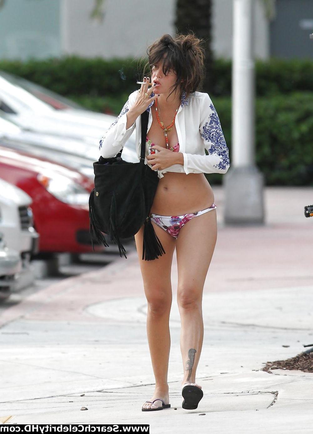 25P Paz de la Huerta Revealing Some Nudity In Public