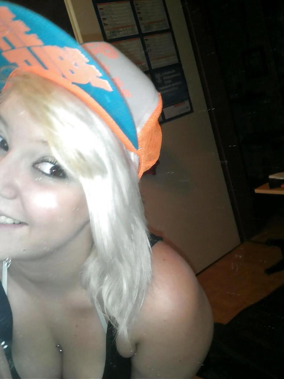12P Meine blonde Schlampe
