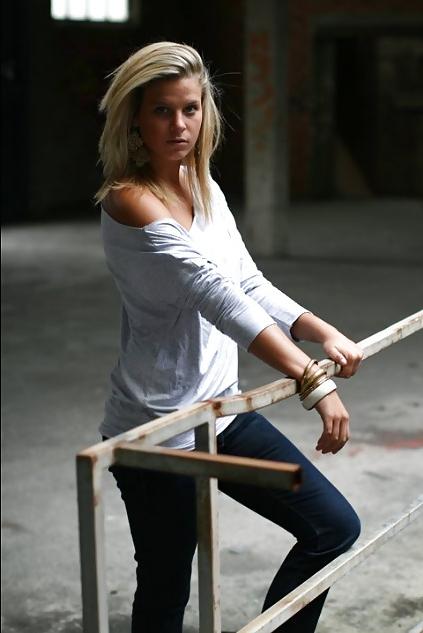 25P Hot Girl Model on Facebook