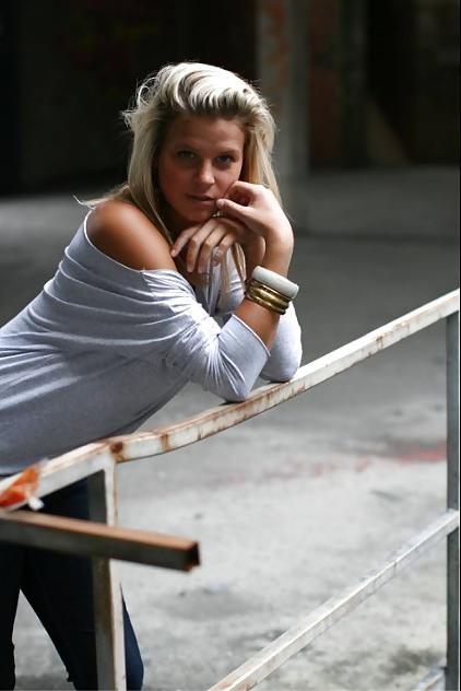 25P Hot Girl Model on Facebook
