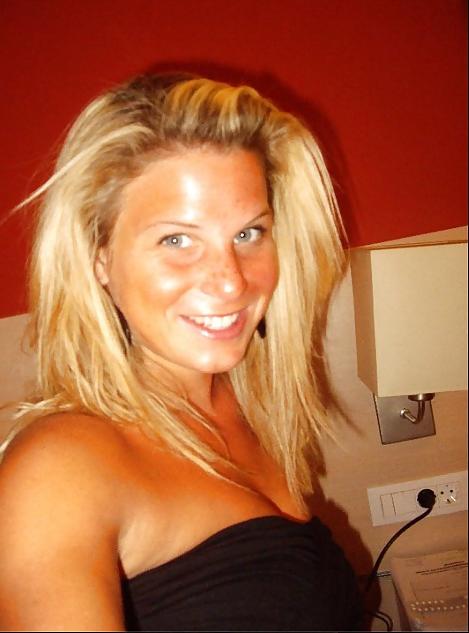 25P Hot Girl Model on Facebook
