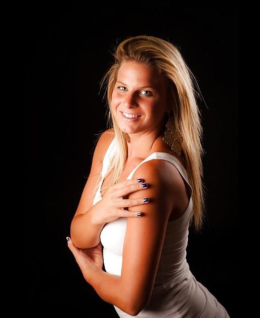 25P Hot Girl Model on Facebook