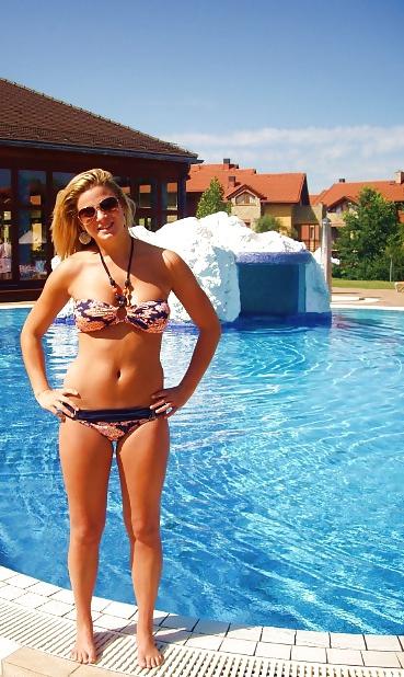 25P Hot Girl Model on Facebook