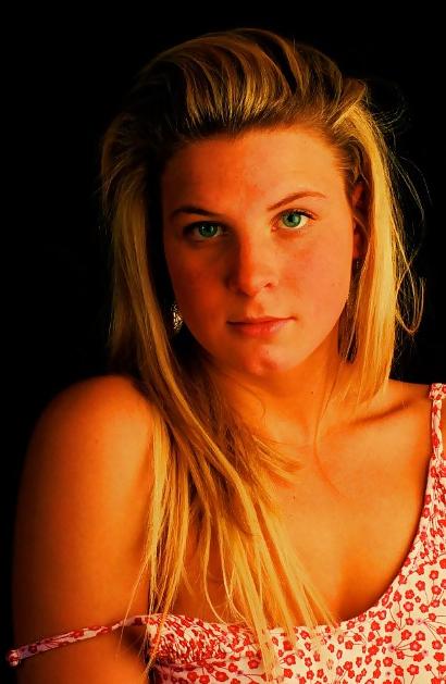 25P Hot Girl Model on Facebook