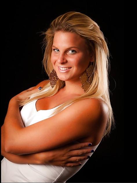 25P Hot Girl Model on Facebook