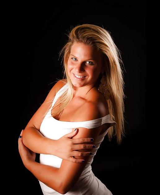 25P Hot Girl Model on Facebook