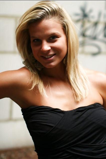 25P Hot Girl Model on Facebook