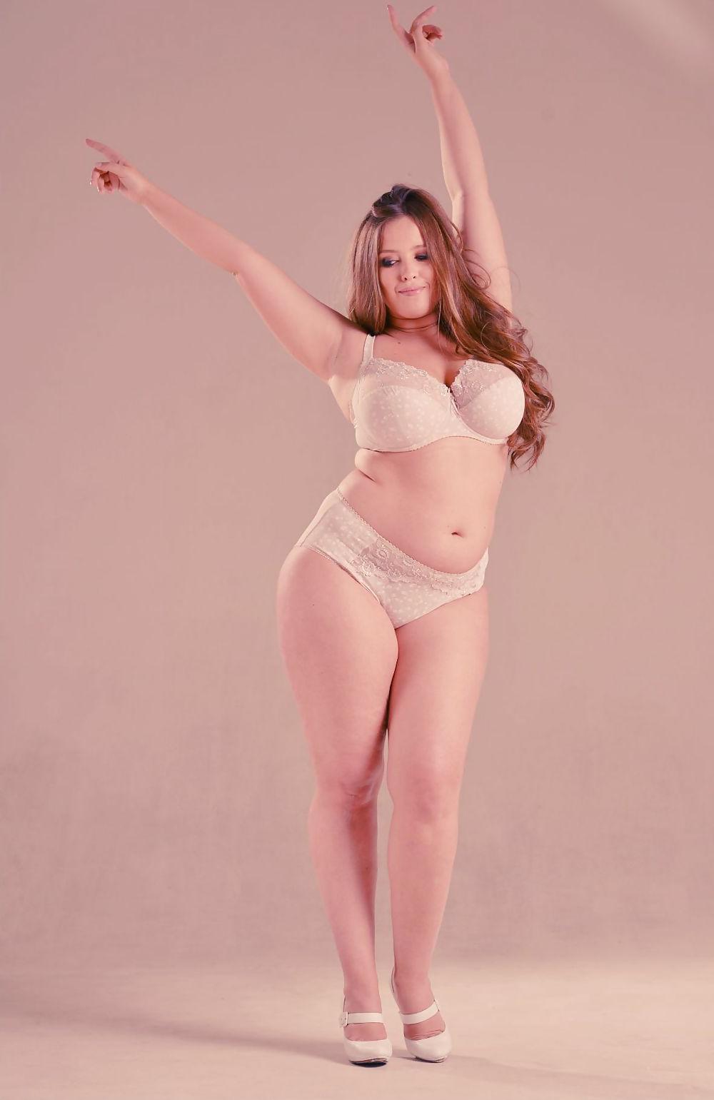 25P Curvy Beauties 41