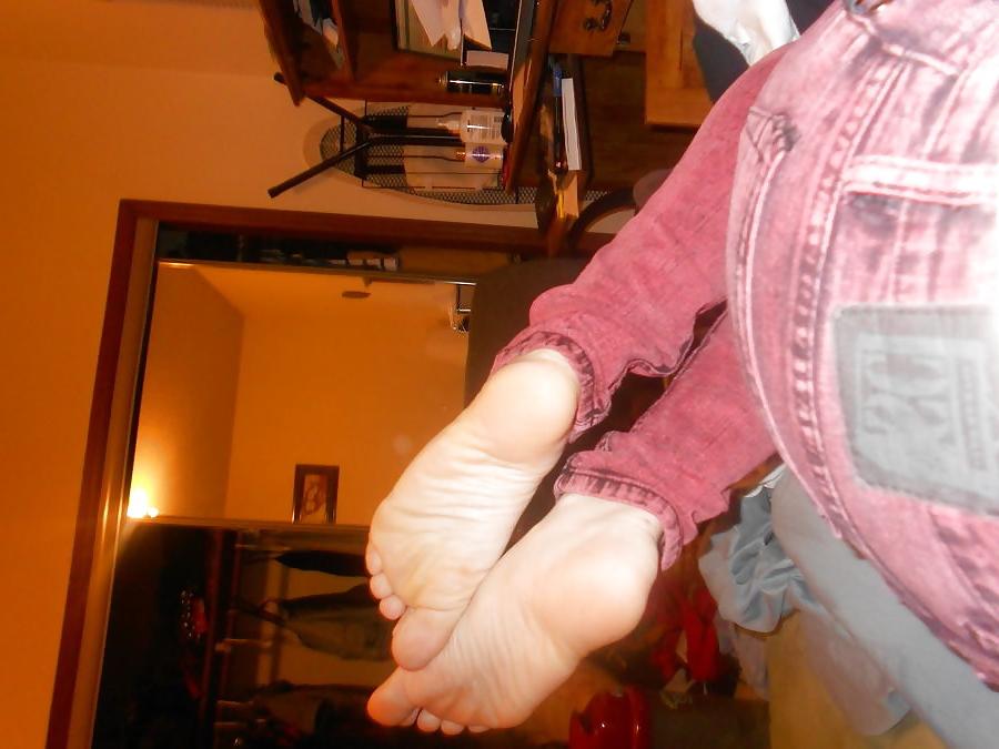 25P Amateur Female Soles 14