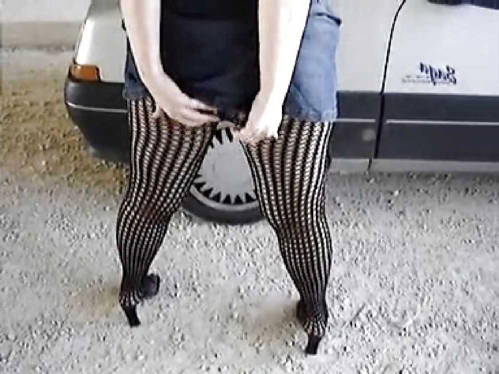 24P Anal creme - Lea fetish in Public