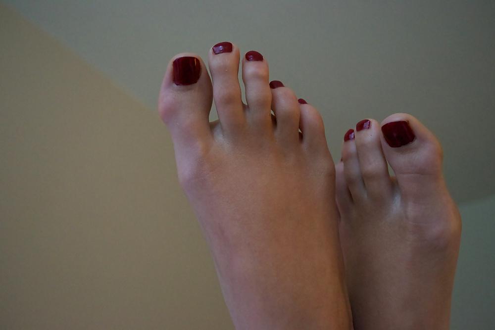 21P Jackie's bare feet and sexy toes