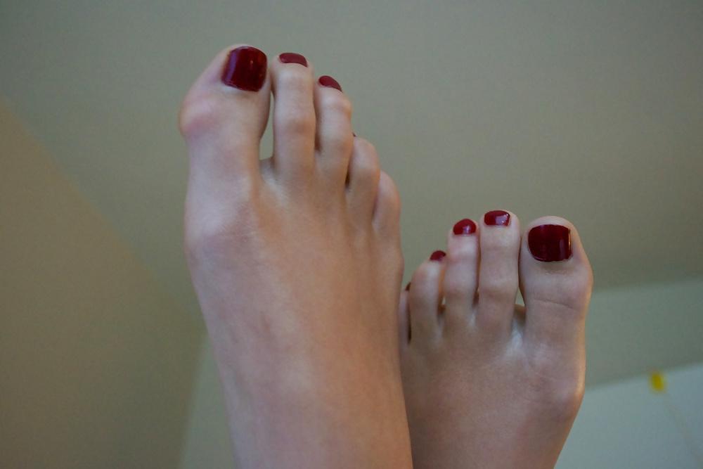 21P Jackie's bare feet and sexy toes